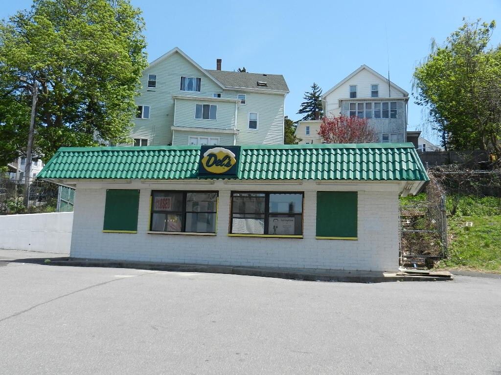 835 N Main St, Fall River, MA 02720