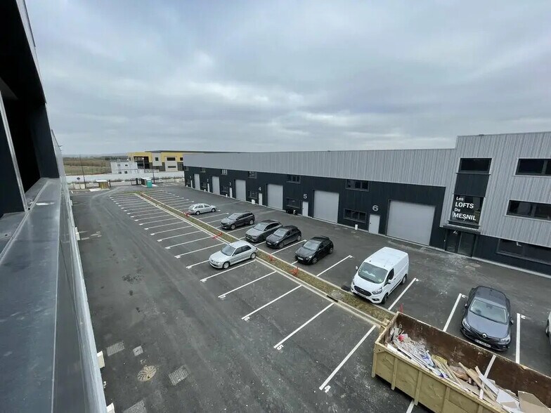 Office in Le Mesnil-Amelot for lease - Building Photo - Image 3 of 8