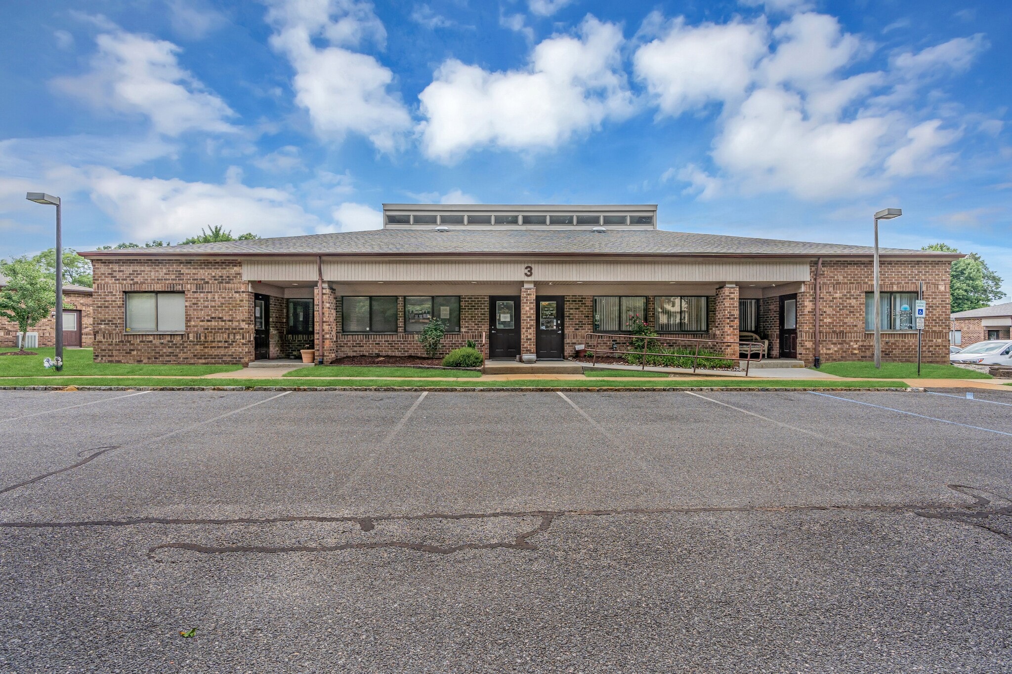 301-303 Candlewood Cmn, Howell, NJ for lease Primary Photo- Image 1 of 25