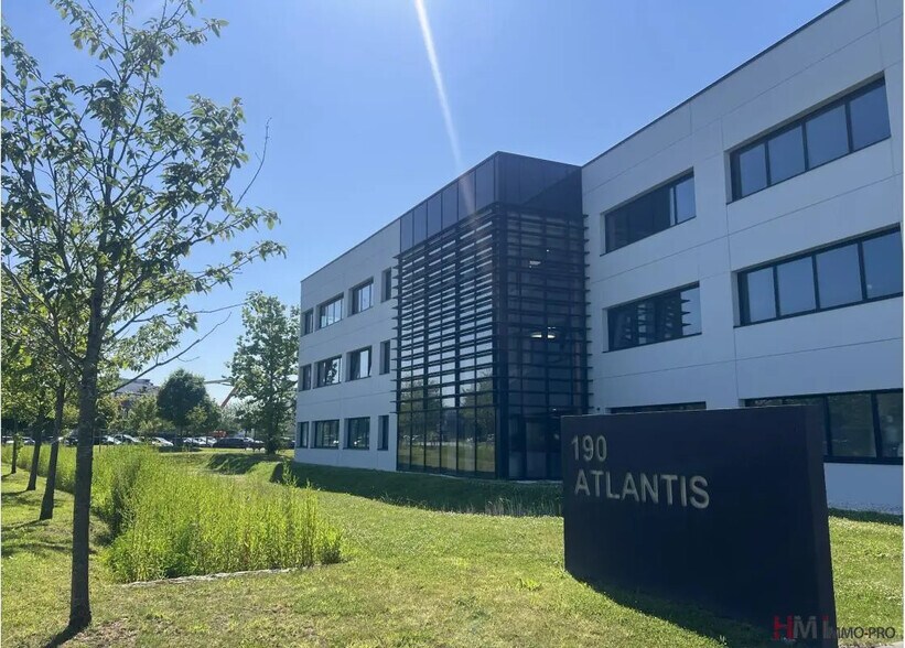 Office in Isneauville for lease - Building Photo - Image 1 of 10