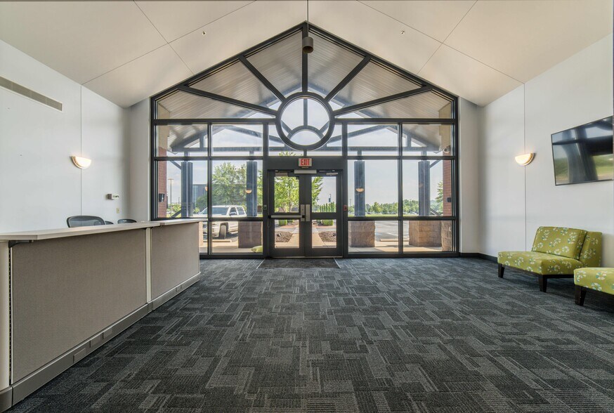 224 JB Hunt Corporate Dr, Lowell, AR for sale - Lobby - Image 3 of 8