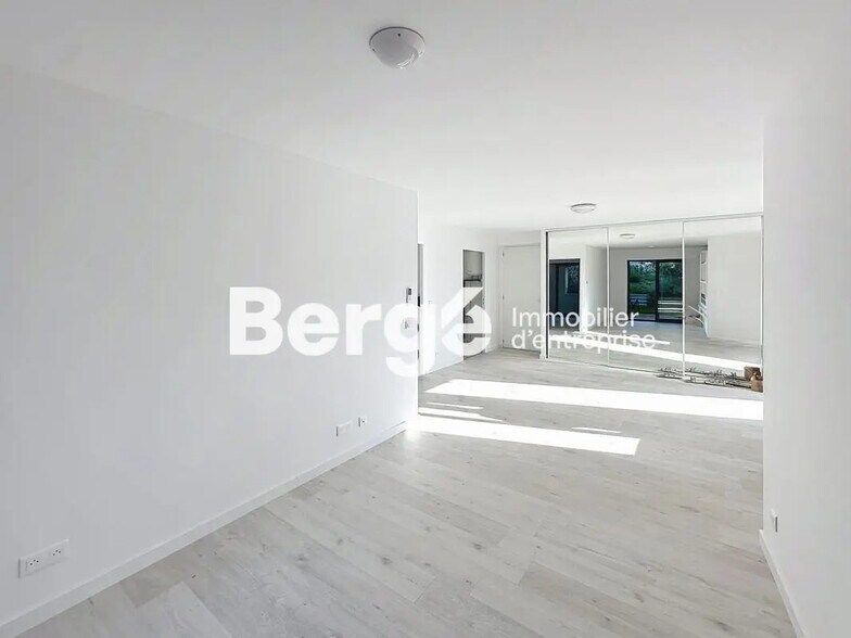 Office in Mougins for lease - Interior Photo - Image 3 of 8