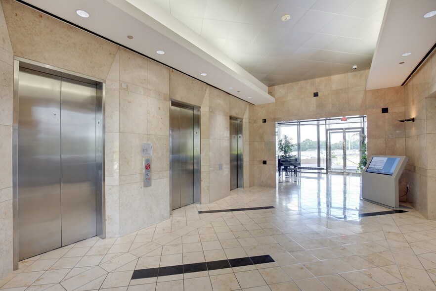 9301 Southwest Fwy, Houston, TX for sale - Lobby - Image 3 of 7