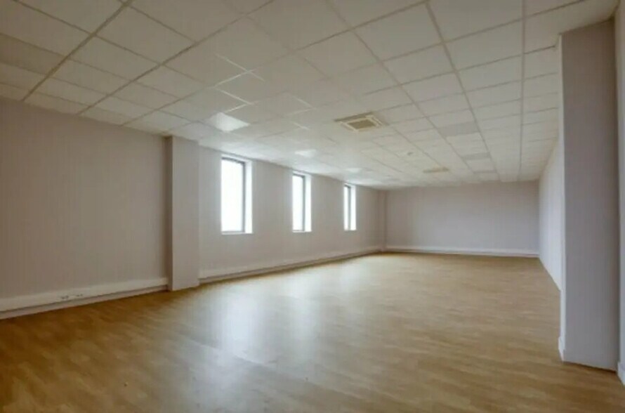 Flex in Persan for sale - Interior Photo - Image 3 of 3