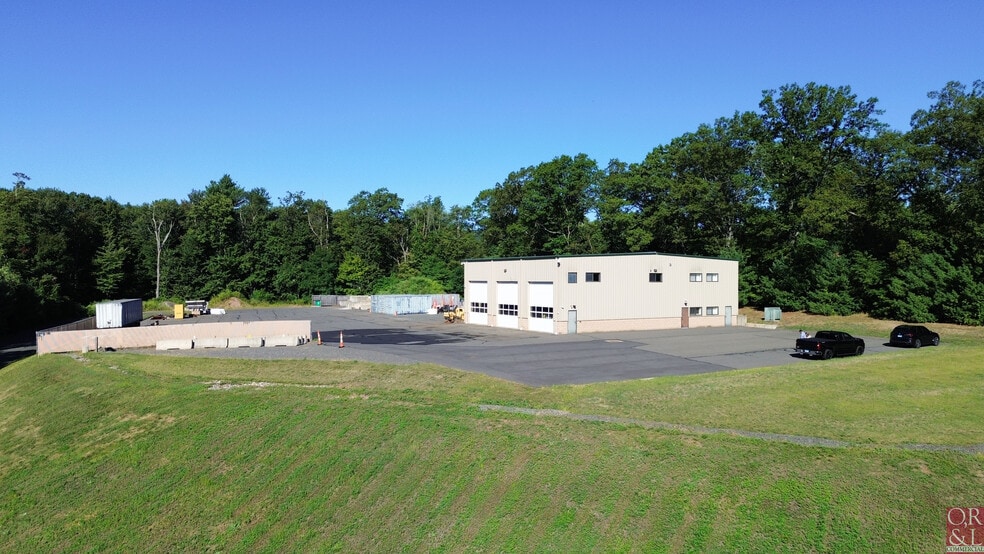 1198 West St, Southington, CT for lease - Building Photo - Image 2 of 9