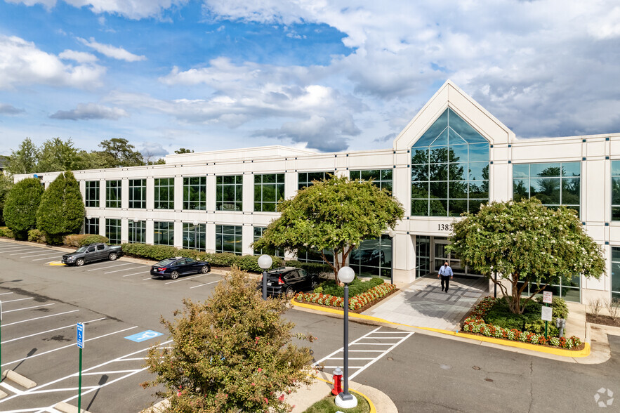 13825 Sunrise Valley Dr, Herndon, VA for lease - Building Photo - Image 1 of 9