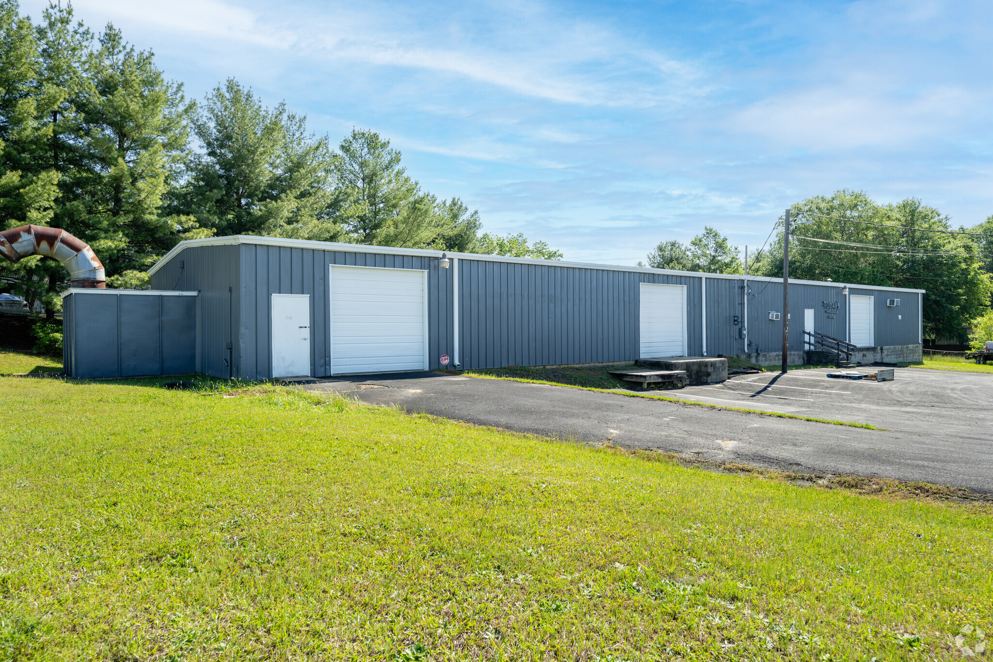 400 Westbrook Ct, Spartanburg, SC for lease Building Photo- Image 1 of 16