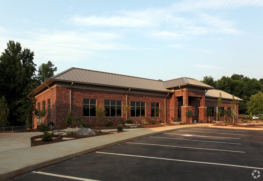 4740 Commercial Park Ct, Clemmons, NC 27012