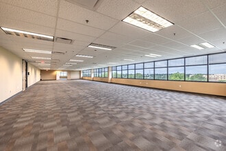 2525 Harrodsburg Rd, Lexington, KY for lease Interior Photo- Image 2 of 4