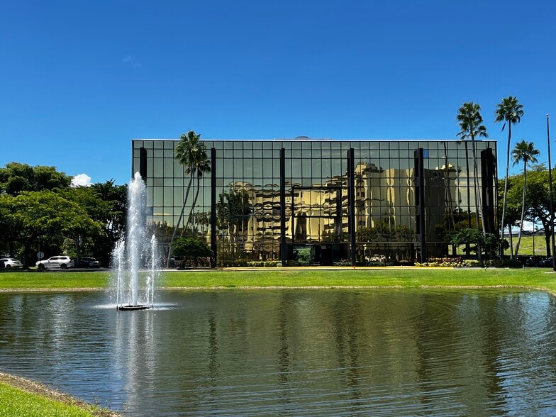 1800 S Australian Ave, West Palm Beach, FL for lease - Building Photo - Image 3 of 17