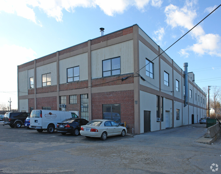 375 Fairfield Ave, Stamford, CT for lease - Building Photo - Image 1 of 9