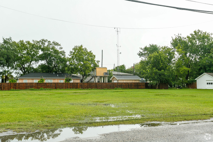 Grand Ave, Bacliff, TX for sale - Primary Photo - Image 1 of 1