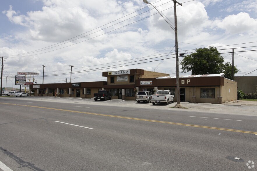 5020-5030 E Belknap St, Haltom City, TX for sale - Primary Photo - Image 1 of 1