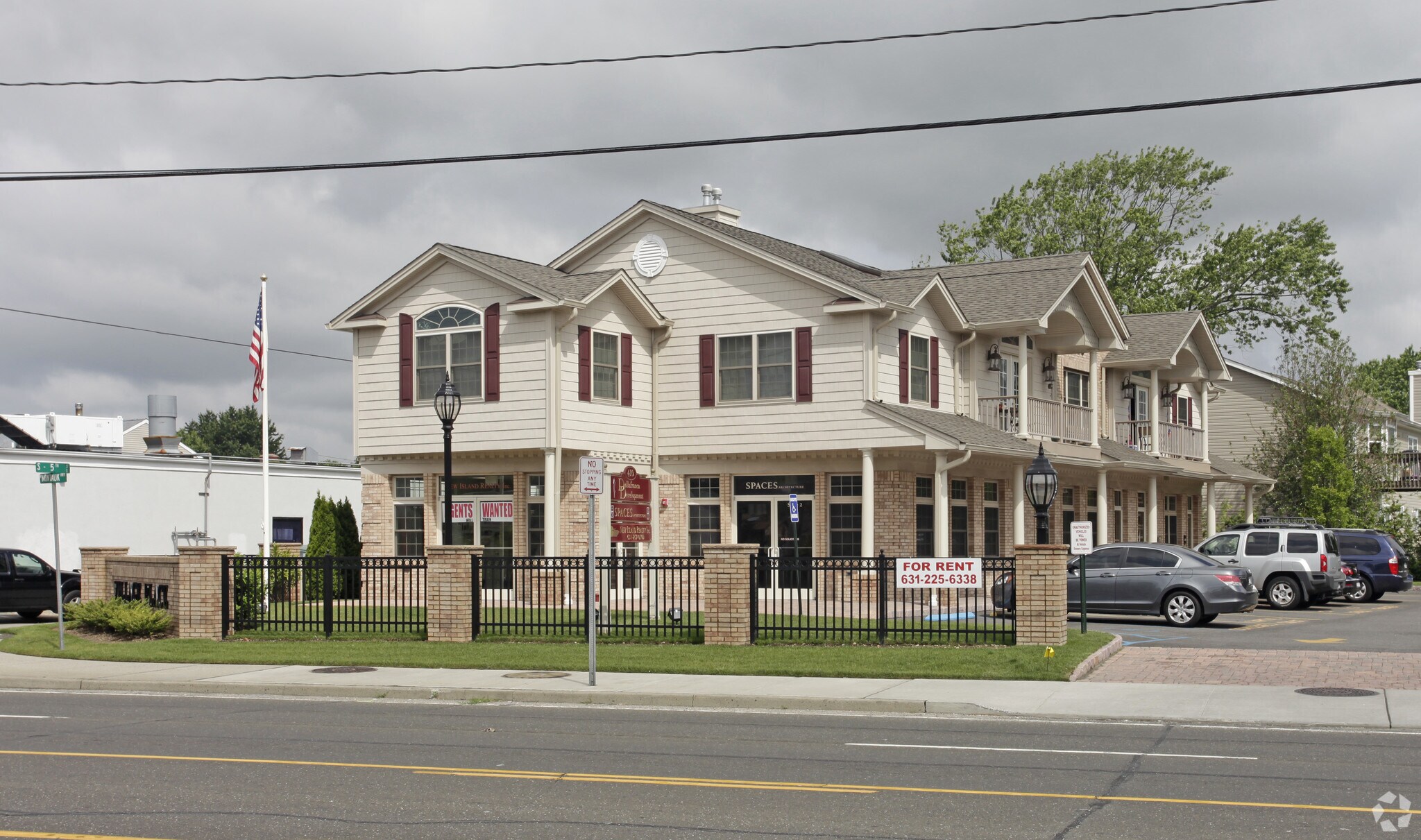 410 W Montauk Hwy, Lindenhurst, NY for sale Primary Photo- Image 1 of 1
