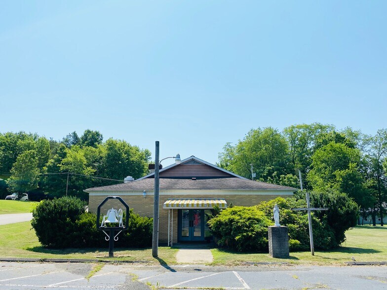 126 Crucible Rd, Rices Landing, PA 15357