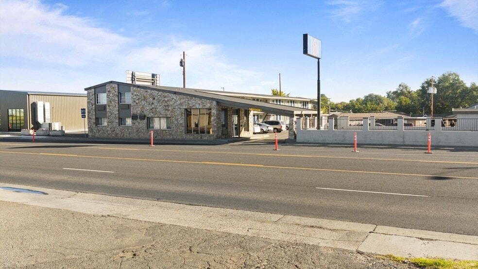 635 S Highway 395, Hermiston, OR for sale - Building Photo - Image 3 of 18