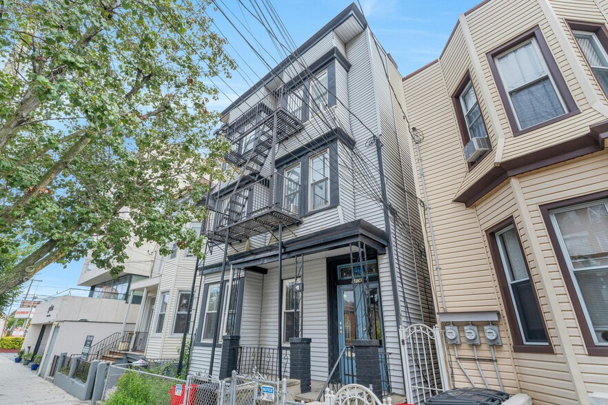 2806 Palisade Ave, Weehawken, NJ for sale - Primary Photo - Image 1 of 11