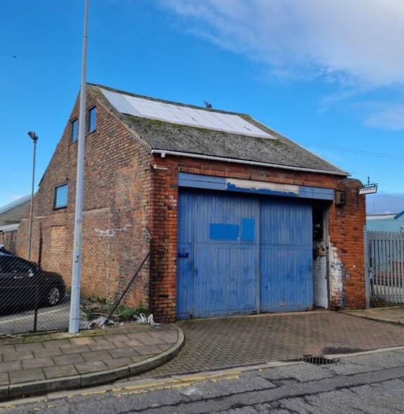 193 Alexandra Rd, Grimsby for sale - Building Photo - Image 1 of 1