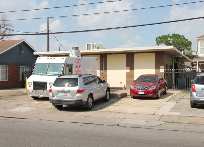 5731 Dwinnell St, Houston, TX for sale - Building Photo - Image 3 of 11