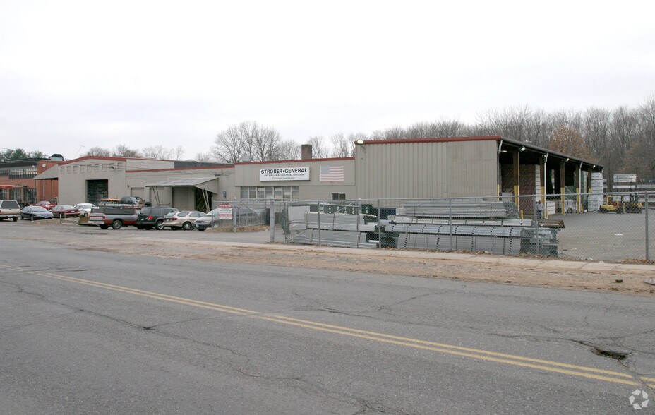 580 Tolland St, East Hartford, CT for lease - Building Photo - Image 2 of 5
