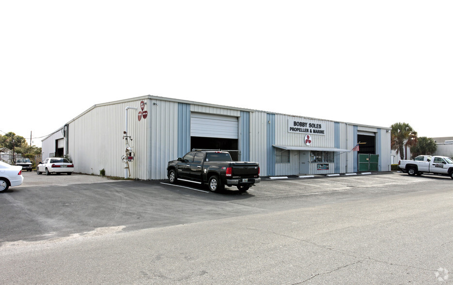 1730 Hill Ave, Mangonia Park, FL for lease - Building Photo - Image 2 of 7