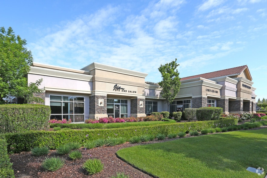 997 E Champlain Dr, Fresno, CA for lease - Building Photo - Image 1 of 9