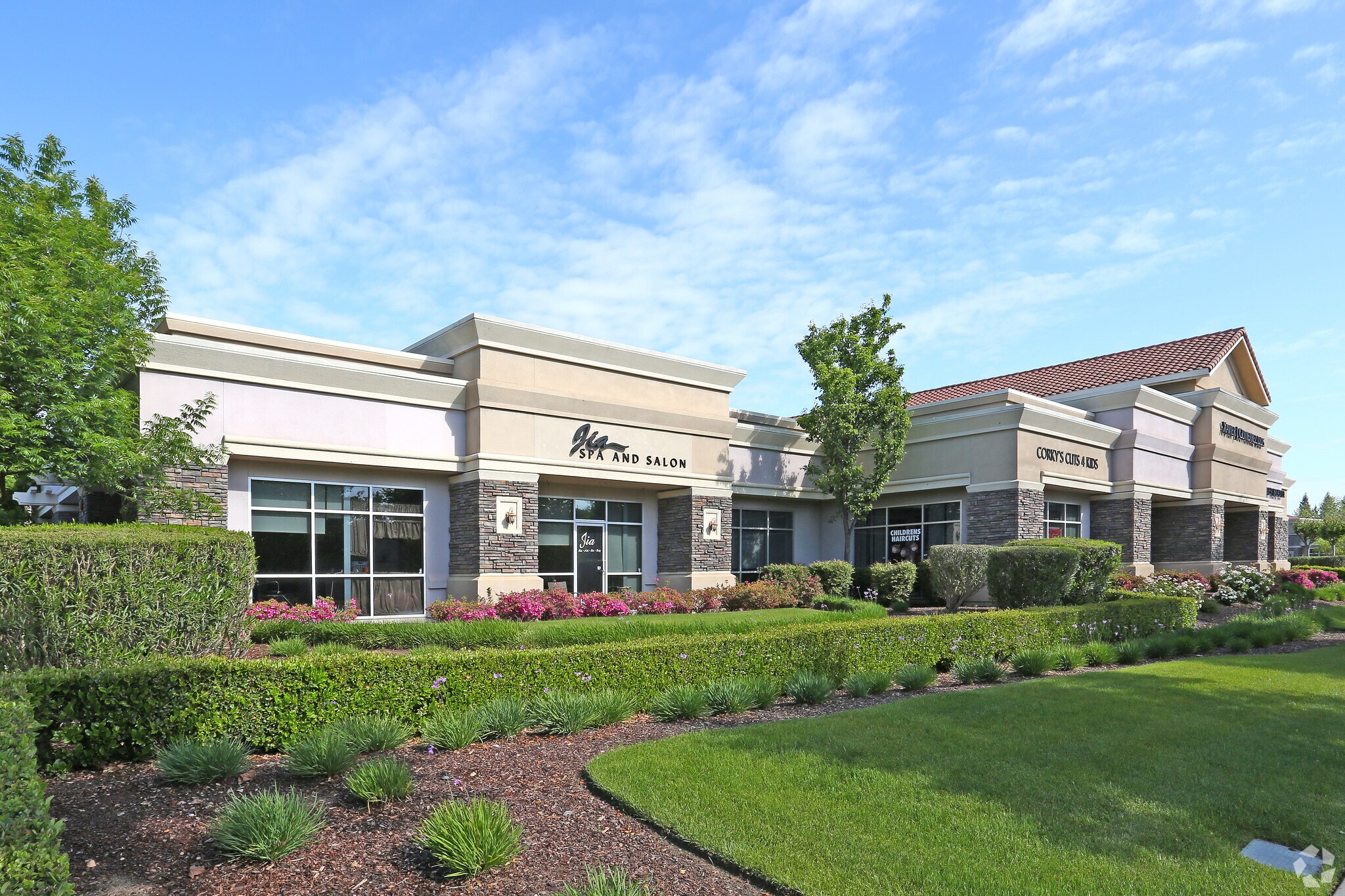 997 E Champlain Dr, Fresno, CA for lease Building Photo- Image 1 of 10