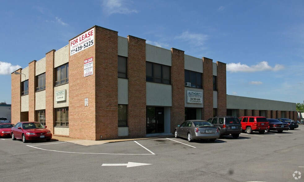 11724-11740 Lackland Industrial Dr, Maryland Heights, MO for lease - Building Photo - Image 3 of 6