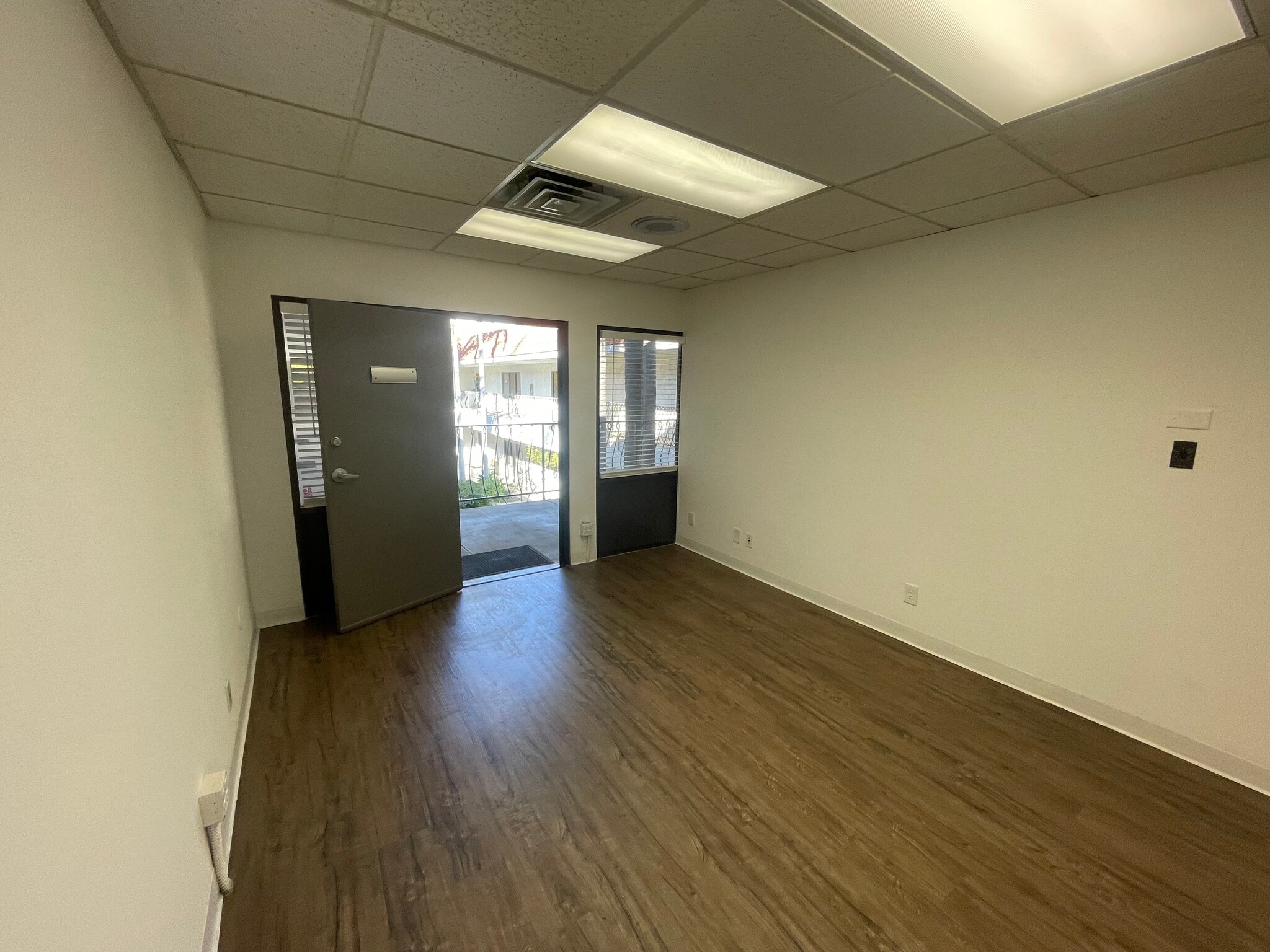 360 Mobil Ave, Camarillo, CA for lease Building Photo- Image 1 of 1