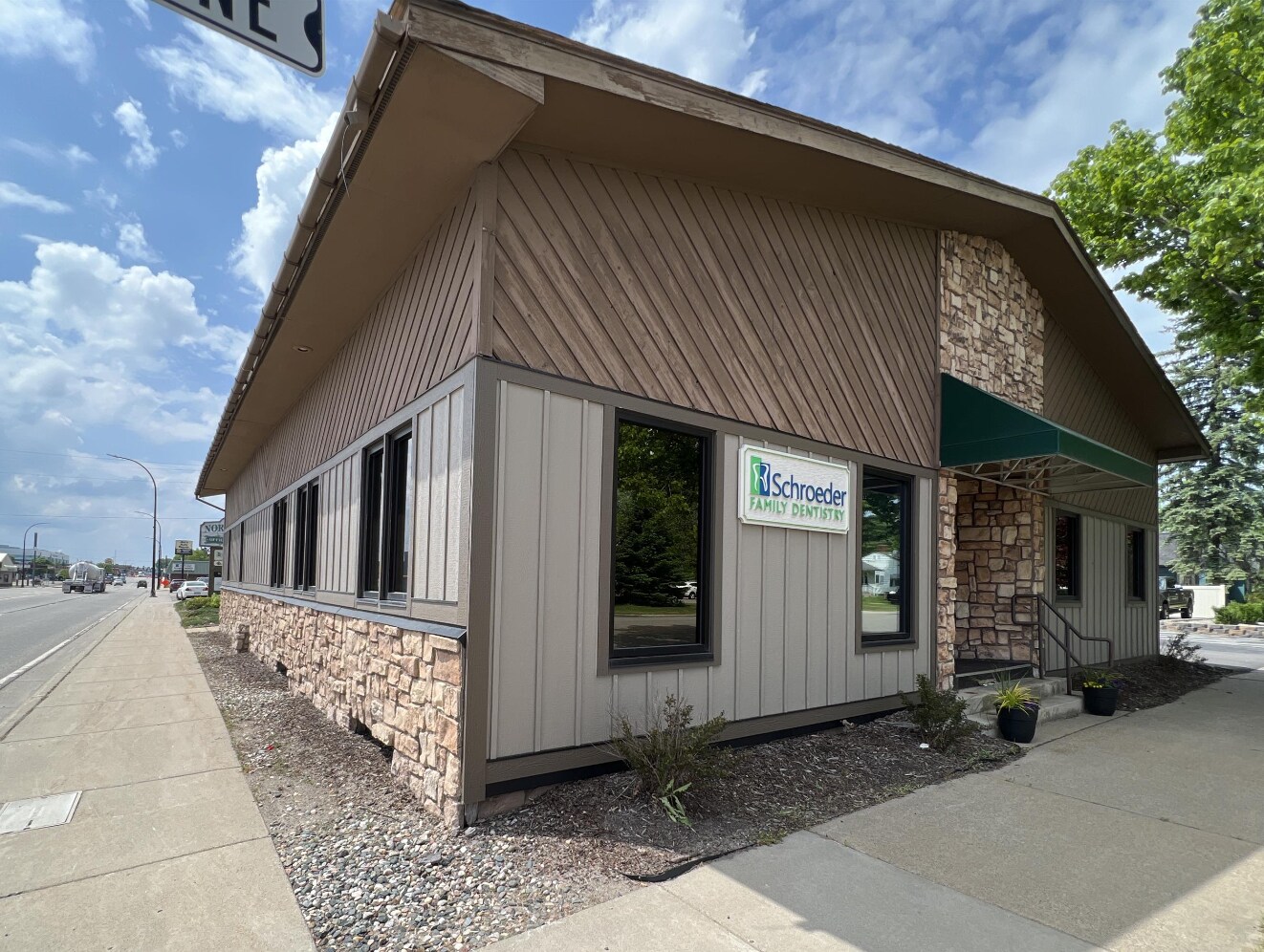 403-423 NE 4th St, Grand Rapids, MN for sale Primary Photo- Image 1 of 1