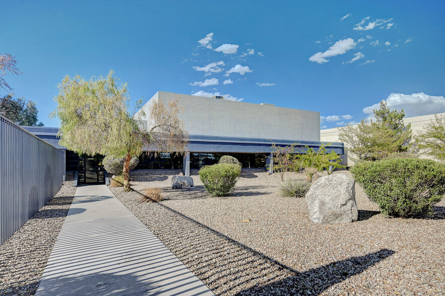 2400-2402 N Tenaya Way, Las Vegas, NV for lease - Building Photo - Image 1 of 15