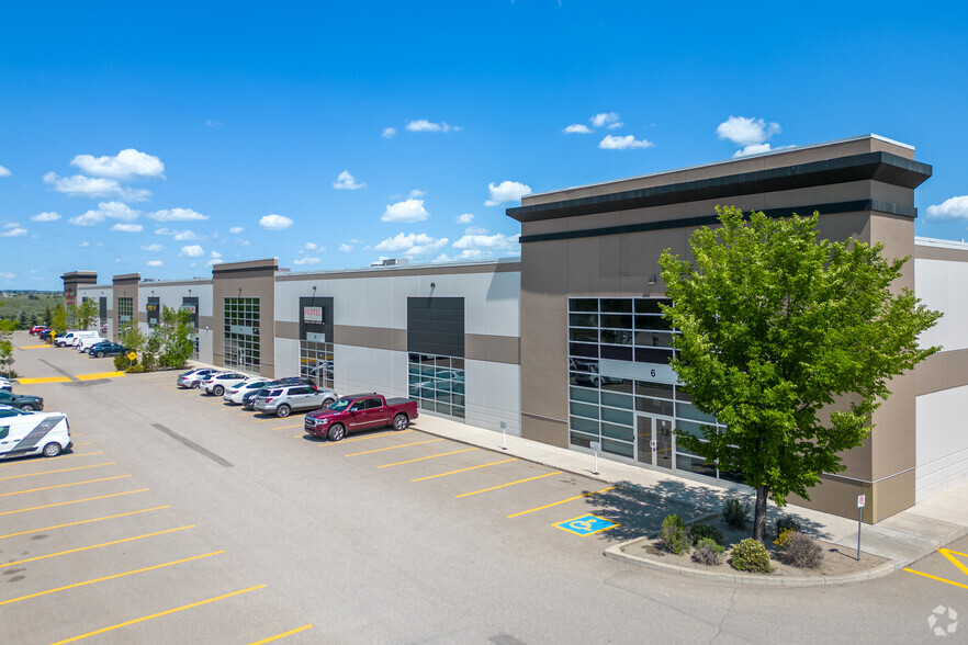 49 Aero Dr NE, Calgary, AB for sale - Primary Photo - Image 1 of 1