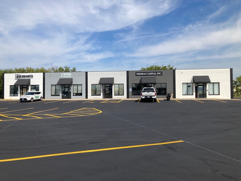 610-630 Plaza Dr, Sycamore, IL for lease - Building Photo - Image 2 of 7