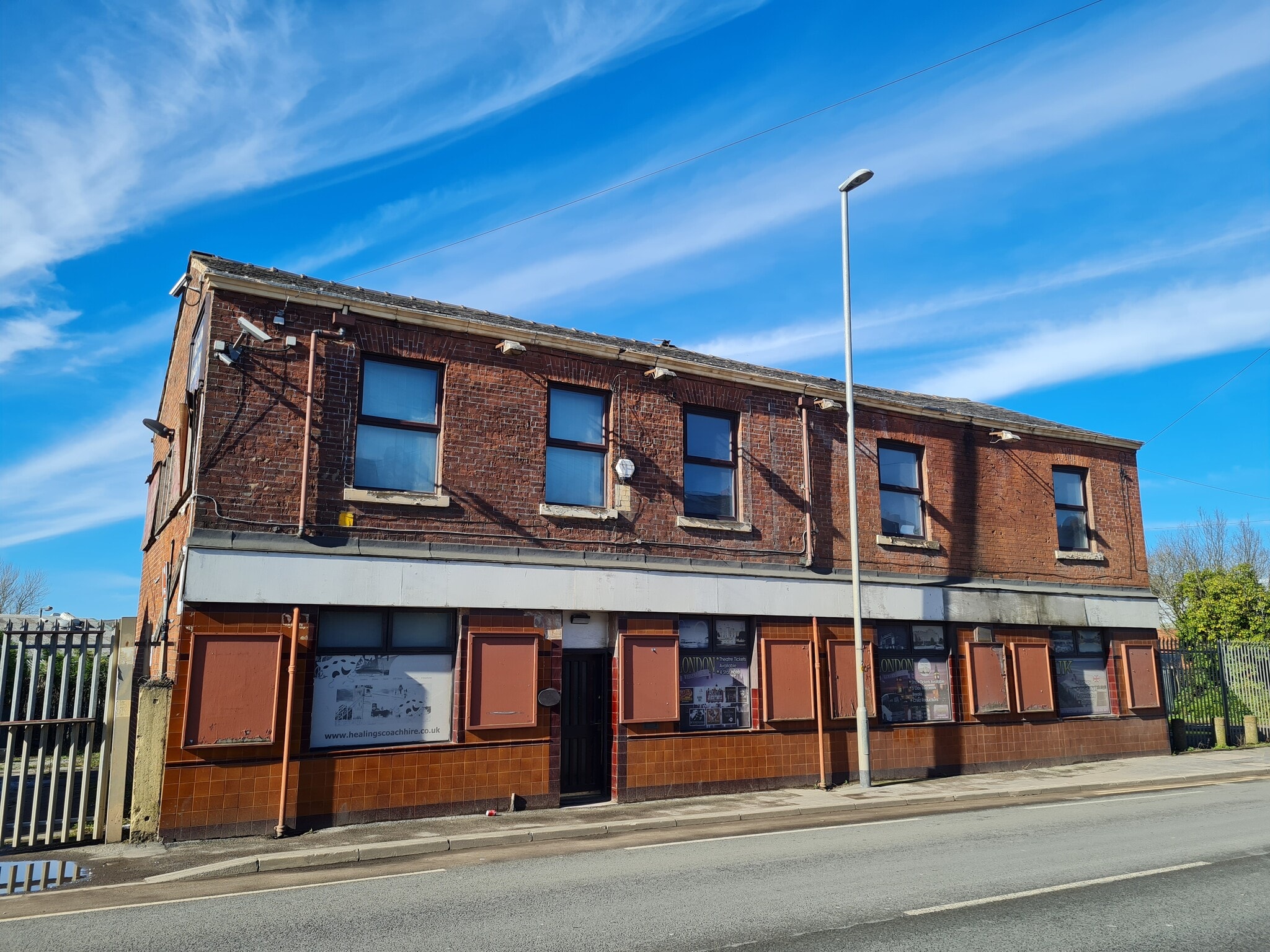 251-259 Higginshaw Ln, Oldham for sale Building Photo- Image 1 of 1