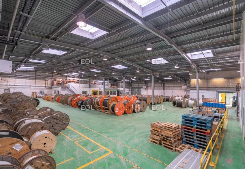 Industrial in Palaiseau for lease - Interior Photo - Image 2 of 3