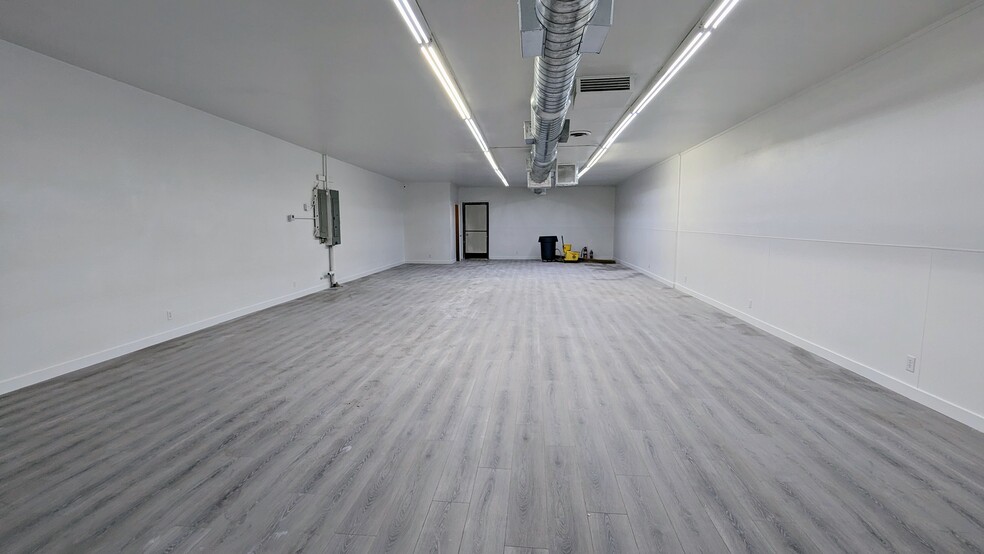 124-140 E Arrow Hwy, Covina, CA for lease - Interior Photo - Image 3 of 9