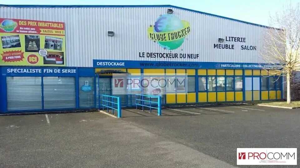 Retail in Chartres for lease Building Photo- Image 1 of 3