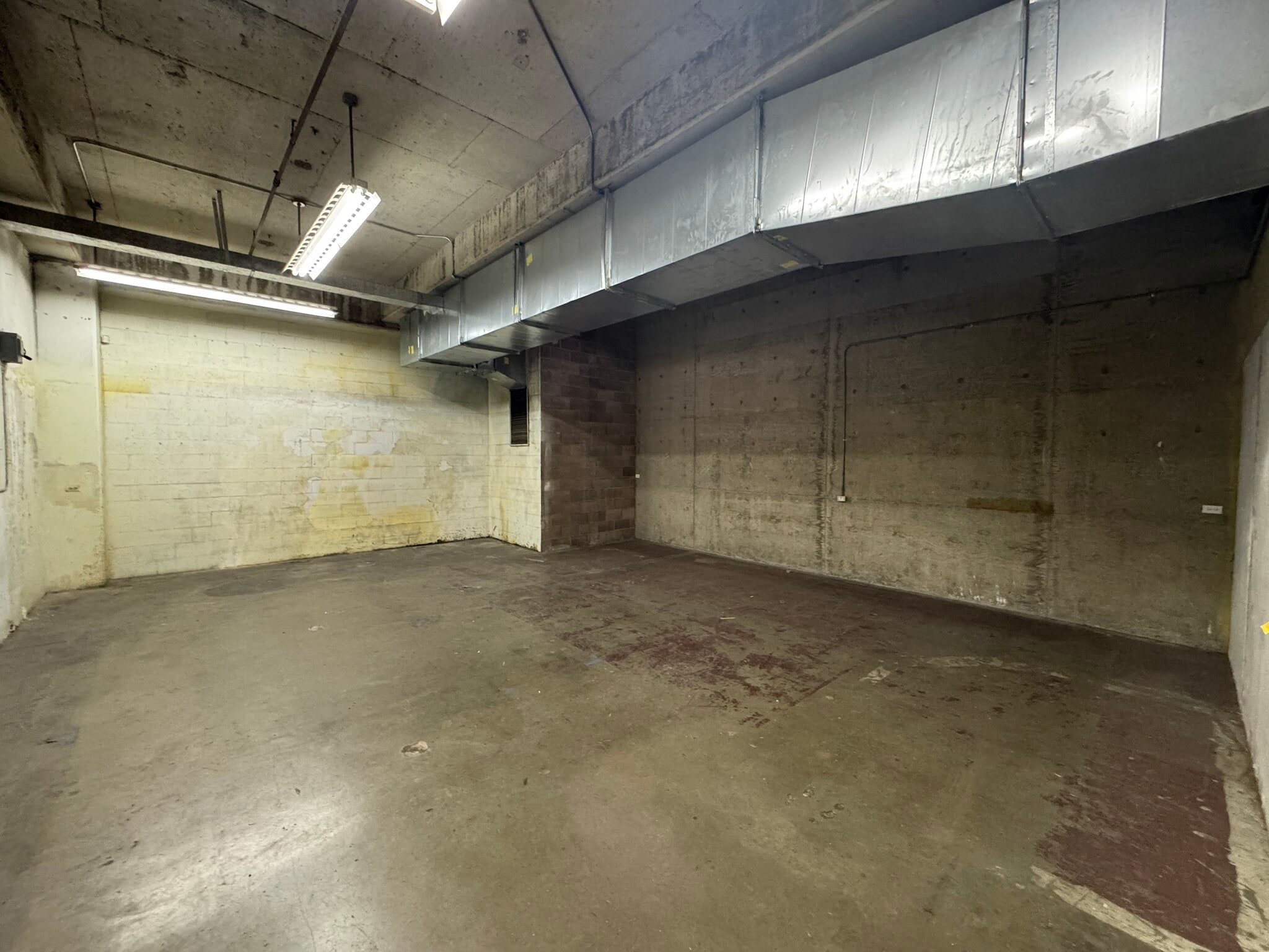 875 Waimanu St, Honolulu, HI for lease Interior Photo- Image 1 of 3