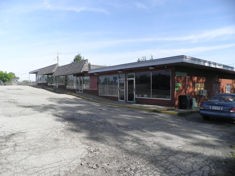 3 W Hempfield Dr, Irwin, PA for lease - Building Photo - Image 3 of 24