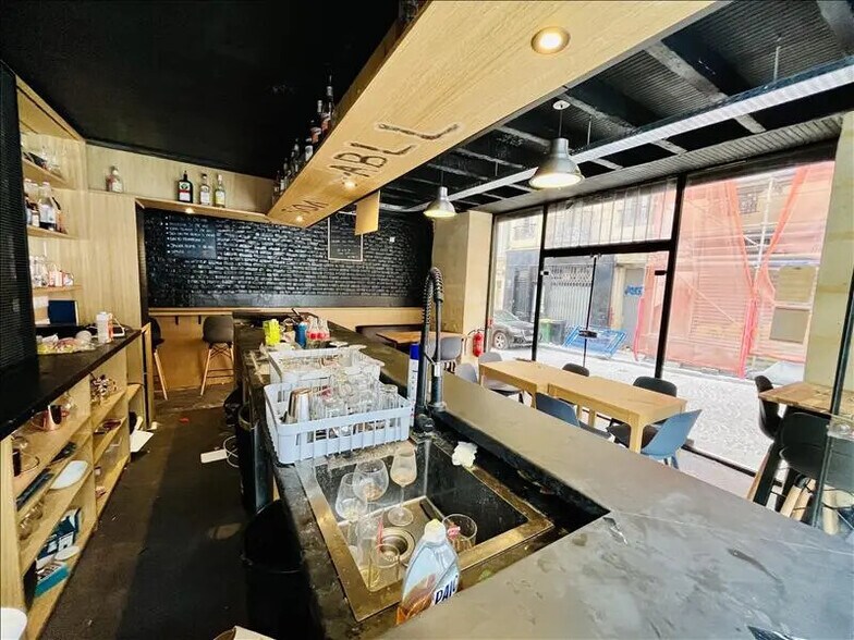 Retail in Bordeaux for lease - Interior Photo - Image 3 of 5