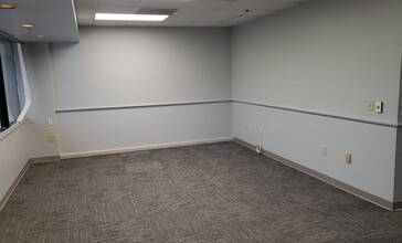 7601-7625 Little Rd, New Port Richey, FL for lease Interior Photo- Image 2 of 2