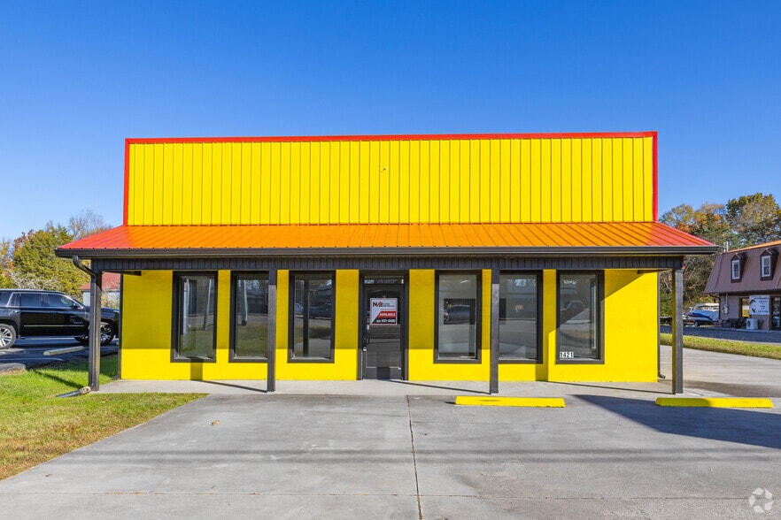 1421 Winfield Dunn Pky, Sevierville, TN for lease - Building Photo - Image 1 of 12