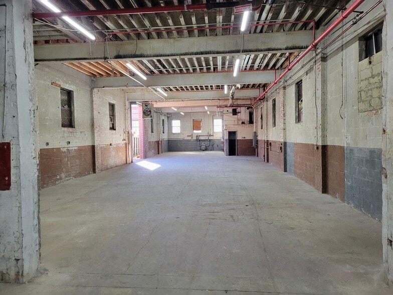429 E 164th St, Bronx, NY for lease - Building Photo - Image 3 of 42