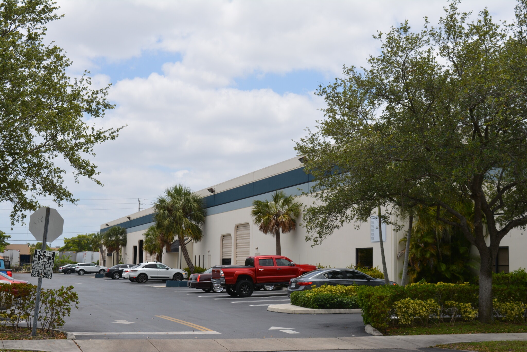 1570-1578 NW 165th St, Miami, FL for lease Building Photo- Image 1 of 2