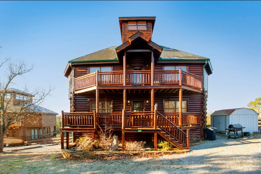 2087 Kerr Rd, Sevierville, TN for sale - Primary Photo - Image 1 of 46