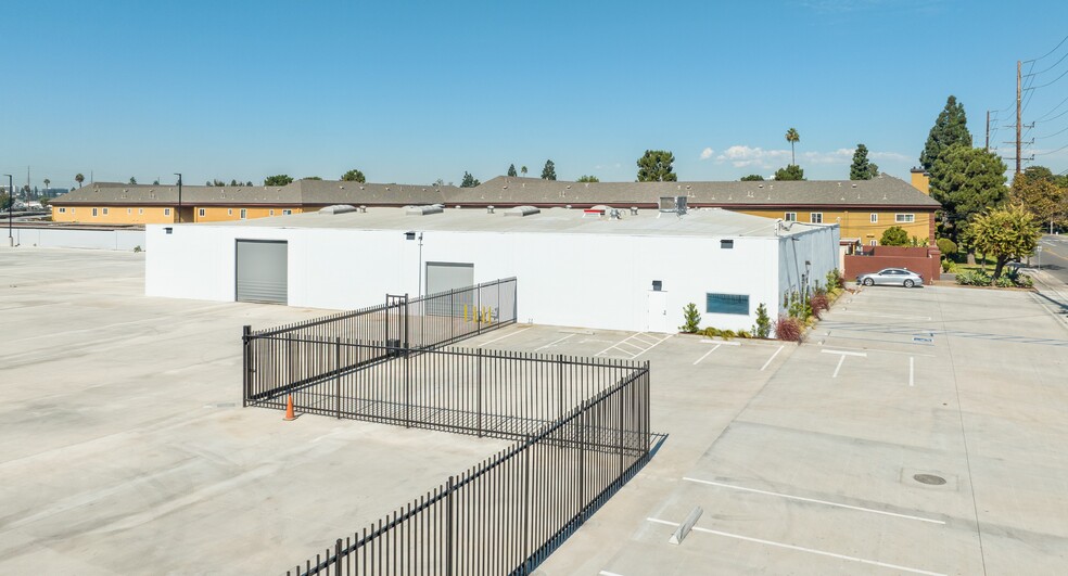 922 S Lyon St, Santa Ana, CA for sale - Building Photo - Image 1 of 5