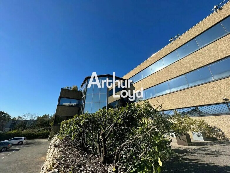 Office in Valbonne for lease - Building Photo - Image 3 of 8