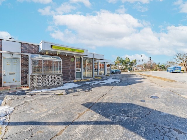 1060 Busse Hwy, Park Ridge, IL for sale - Building Photo - Image 2 of 11