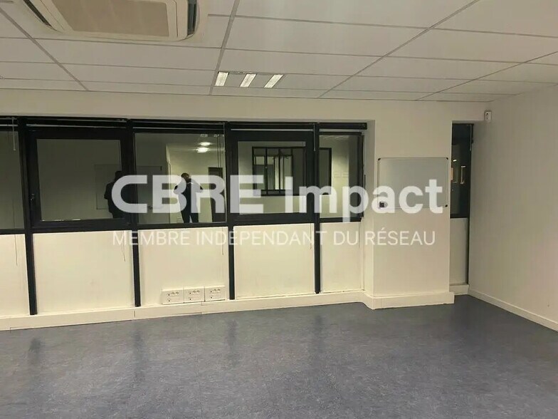 Office in Reims for lease - Interior Photo - Image 2 of 5