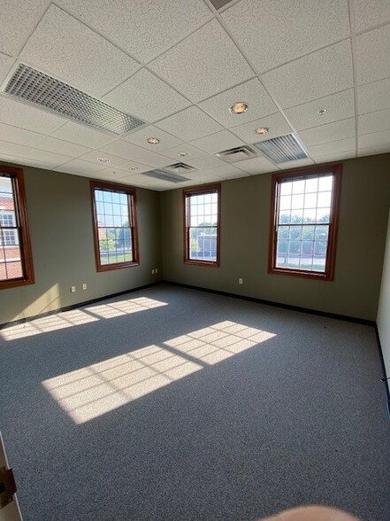 8087 Washington Village Dr, Dayton, OH for lease - Interior Photo - Image 2 of 6